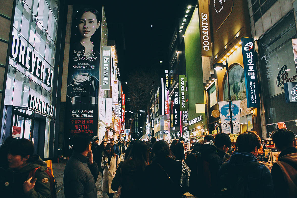 Итэвон. Hongdae Сеул. Мендон Хондэ. Район Хондэ в Сеуле. Корея улица Хондэ.