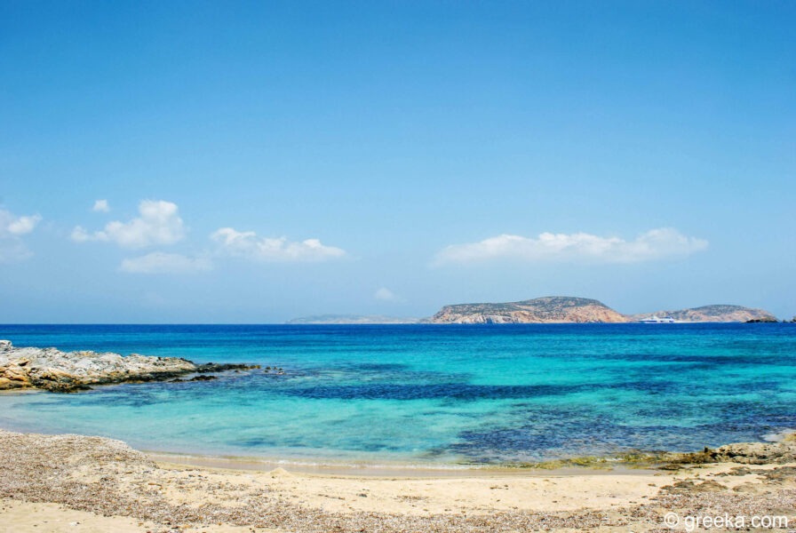 Small Cyclades islands discreet charm